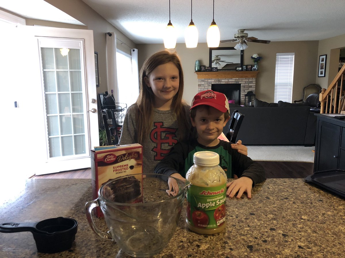 JoniBauche's tweet photo. @ZumMidRivers spirit day! Hat and baking day. https://t.co/1uFcZB7OHJ