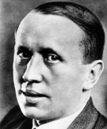 "Mnoho se změnilo, ale lidé zůstávají stejní,
jen teď víme, kdo je kdo.
Kdo je slušný, byl slušný vždy.
Kdo se točí s větrem, točil se i dřív.
Kdo myslí, že přišla jeho chvíle, myslel vždy jen na sebe.
Kdo nenávidí, měl v sobě tu nenávist vždy."

Karel Čapek, věčná inspirace
❤️