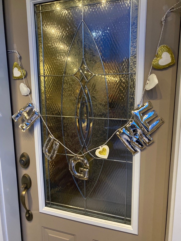 Shell_Canada's tweet photo. Shell staff were inspired by the Hearts of PG scavenger hunt to spread joy in their neigbourhoods while #socialdistancing by displaying hearts on their front doors ❤️ #FuellingKindness. Check out the full #HeartsofPG story here: https://t.co/WSG955eHnA https://t.co/wfZuYwkG0w