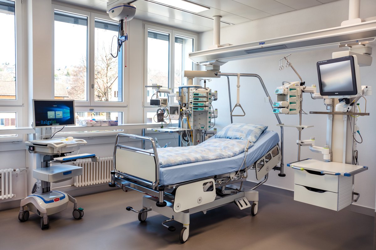 derbalgrist's tweet photo. Der #Balgrist hat seine Intensivstation früher als geplant eröffnet – dank tatkräftiger Unterstützung unserer Mitarbeitenden. Damit schaffen wir zusätzliche #IPS-Kapazitäten und Beatmungsplätze und helfen mit, das Gesundheitssystem zu entlasten. #CoronaInfoCH https://t.co/zMpDnObKuw
