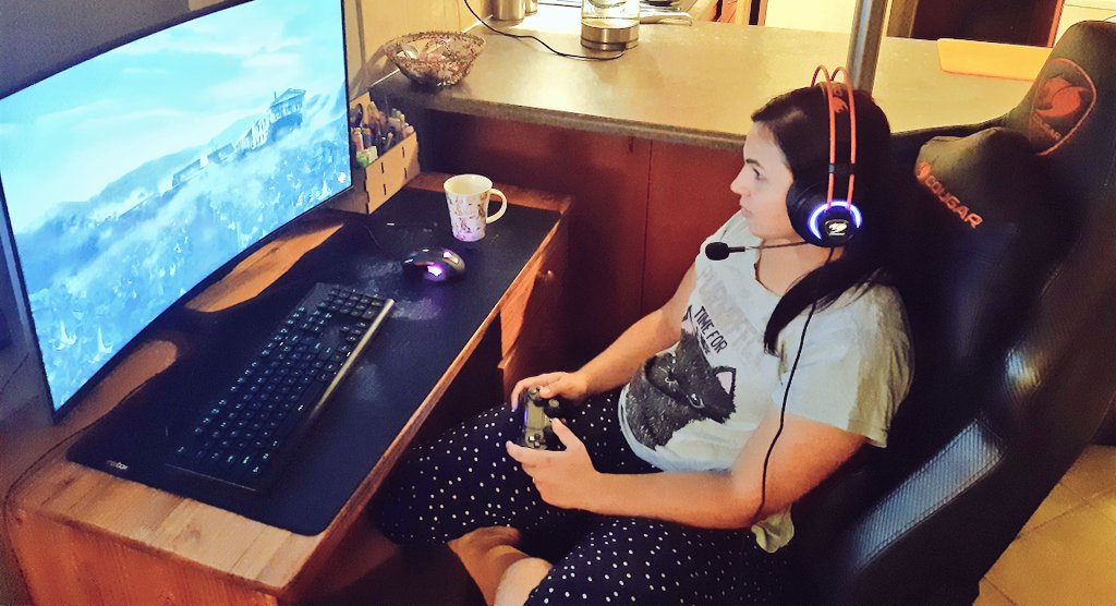 Adorksen's tweet photo. @itsdonsplays @CougarGamingSA Don said this headset and chair is the best and he was definitely right😁 https://t.co/Au6TsHFB9U