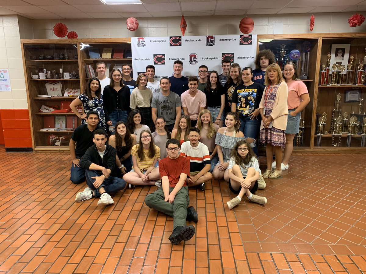 SignoraCPena's tweet photo. Tribute Thursday! I would like to give a shout out to the best co advisor Mrs. Tundis and to our fabulous advisory!!! We are so blessed to have such a caring and thoughtful group of students! We love you. Stay healthy! #OakerPride #Advisory116 @TundisConstance @SignoraCPena https://t.co/oPUYVTKlN5