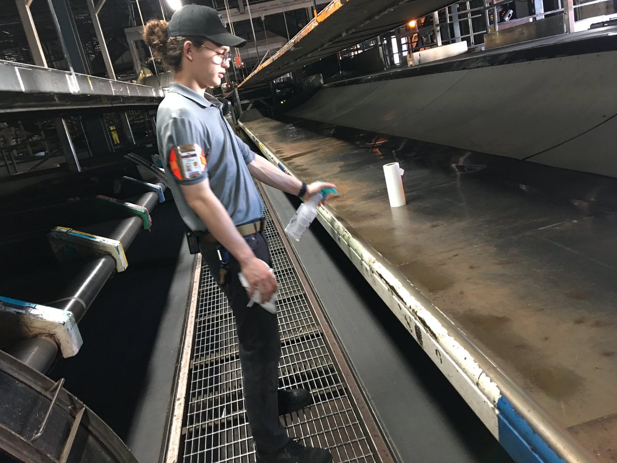 jcrambo2's tweet photo. Safety first keeping DFW DAY HUB employees safe. https://t.co/tGmWGgPDVd