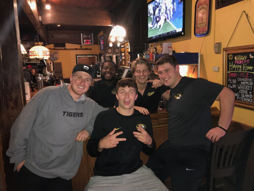 JoeLaland's tweet photo. @MaxReter24 @harposcomo @ThatBoyD_ @JordanClarksons Fighting the good fight!  #BarstoolBestBar #BarstoolHarpos #BeatkU @DrewLock23 @PaulAdams39 @ThatBoyD_ https://t.co/LvrL4UeGiV
