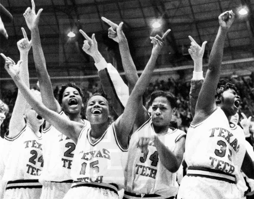 TTUAlumniAssoc's tweet photo. #RememberWhen the Lady Raiders defeated Ohio State to win the 1993 National Championship?🏀 The Lady Raiders, coached by Marsha Sharp, won the program's first title and was also Texas Tech’s first NCAA team title! They’re #OneofUs. #TBT
📸credit: @SWCArchive https://t.co/XD6t2bKfkR