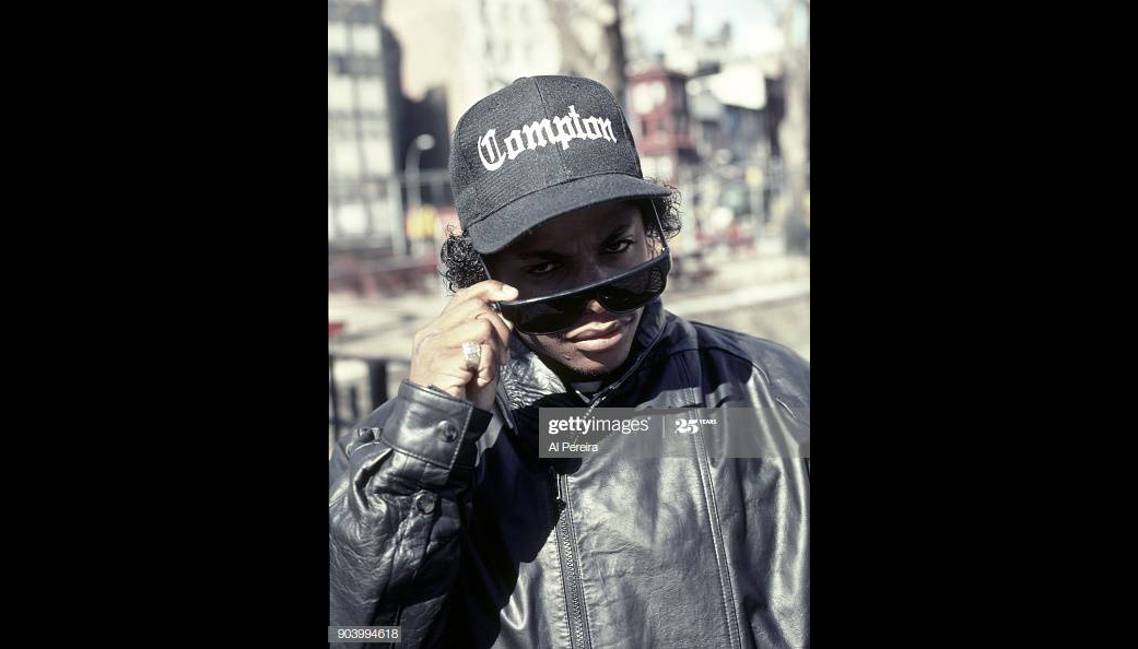 GettyVIP's tweet photo. On this day in 1995, rapper Eazy-E, Eric Wright, died from complications of AIDS 📸: Al Pereira

More #EazyE 👉 https://t.co/E6mC4EGcLu

#EazyE #EricLynnWright #EricWright #NWA #AIDS #CapturingThePresent #PreservingThePast #GettyImages25 https://t.co/V2VCg5jQDH