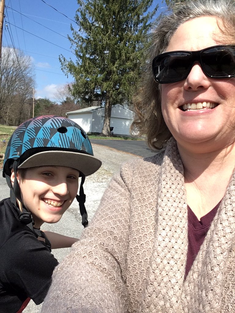 KautzH2's tweet photo. Going for a walk. Beautiful! https://t.co/UzGXifZwdK