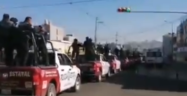 AnonymousPuebl1's tweet photo. La mañana de este 26 de marzo se realizó un fuerte operativo en el Mercado Morelos #Puebla; buscan a narcomenudistas que operan en la zona. https://t.co/okc6WNub9u