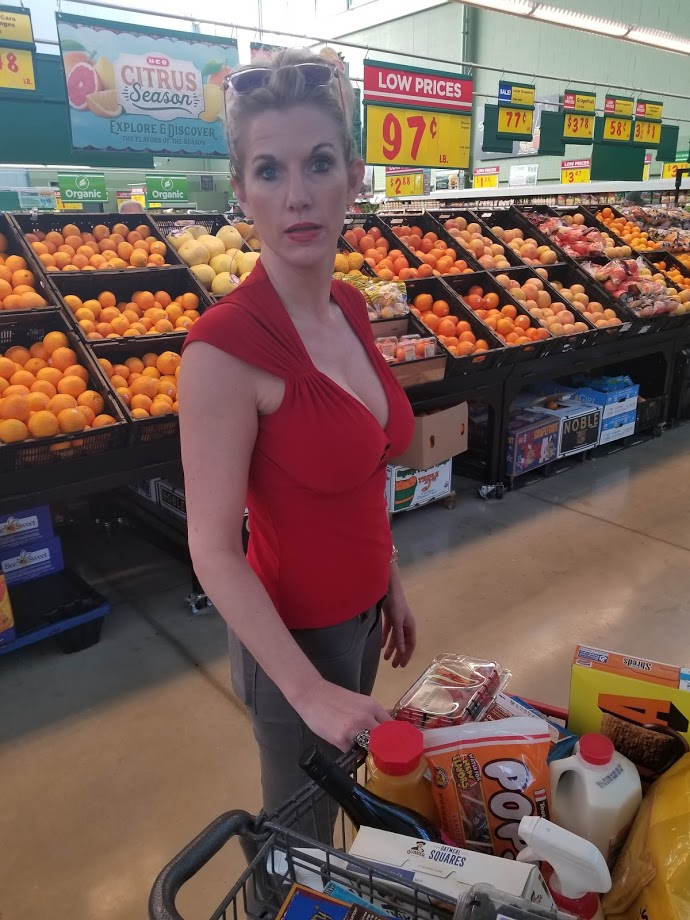 flirtynola's tweet photo. Remember groceries?? xoxo Nola
https://t.co/GHT1a5apSn
#milf #sharedwife #sexforfood https://t.co/2JQf41zNUT