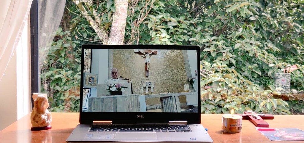 Todos los días, de lunes a sábado a las 8 a.m., estamos transmitiendo en vivo las Celebraciones Eucarística en nuestra comunidad.
Los Domingos la Misa será a las 10.a.m. (horario de México). Les compartimos el link:
🔗youtu.be/qIg5MhMePzY