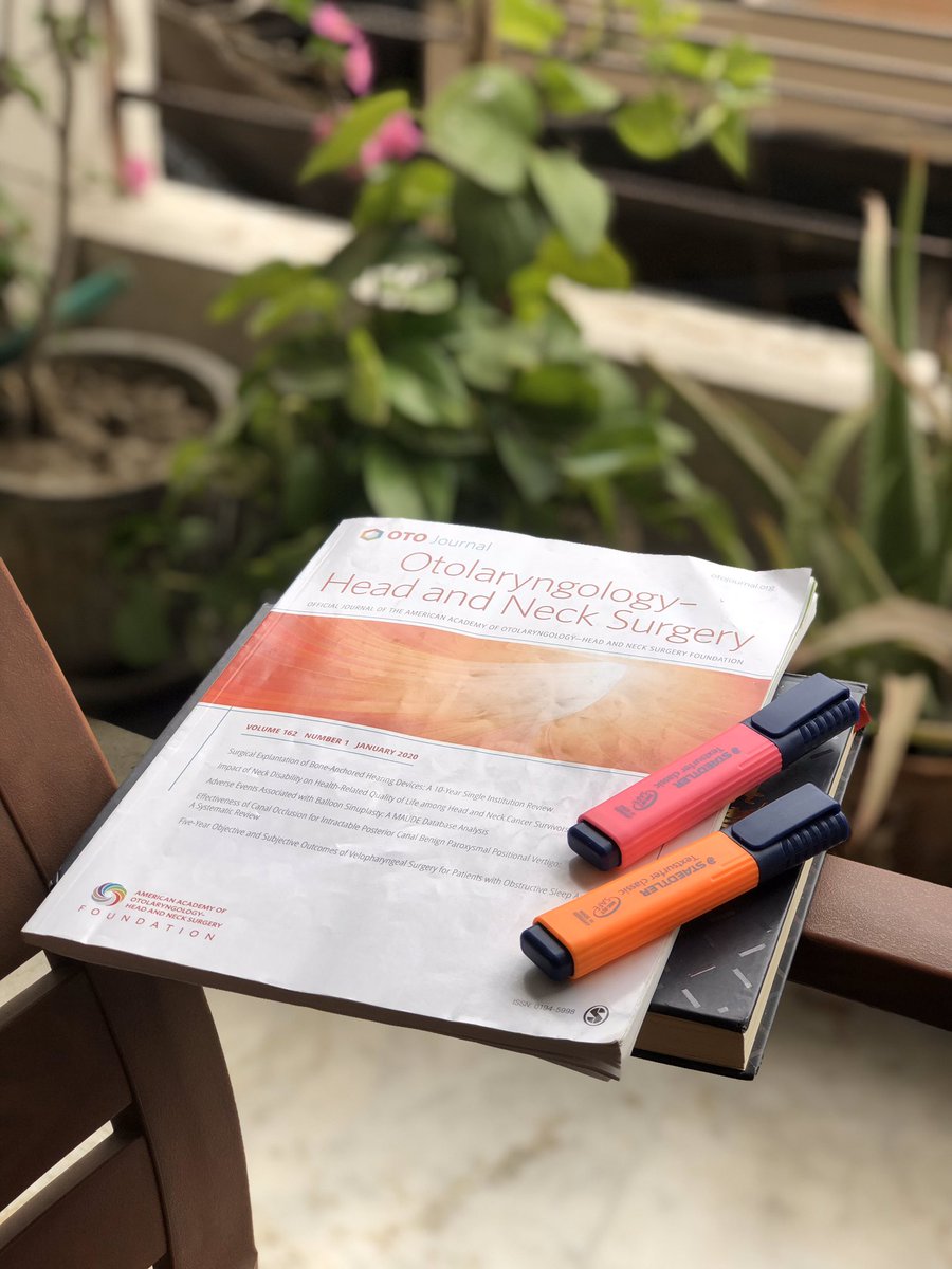 preciouspearlp's tweet photo. Is this considered light reading? π€
#21daylockdown #MedLife #StayingUpdated #Balconythenewlibrary #WorkAndLearn #DuringHospitalBreaks
@AAOHNS @SAGEClinMed https://t.co/u3eBEkxrLP