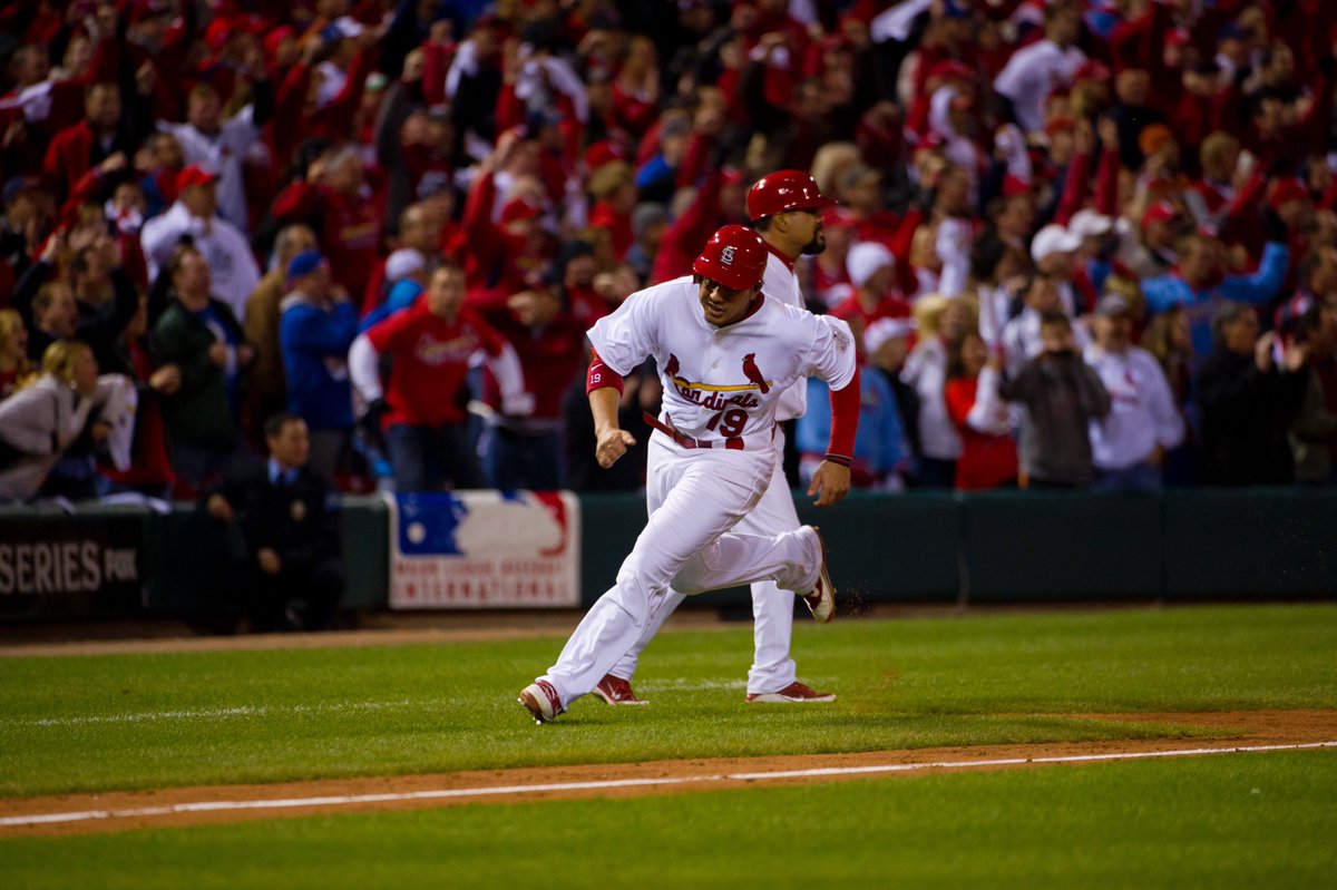 Cardinals's tweet photo. Sneaky bunt of the year by Lohse. Love that Jay and Descalso started this.
They're not scared one bit!
#FreeseTweets | @DavidFreese https://t.co/M3ZJ6RiI2S