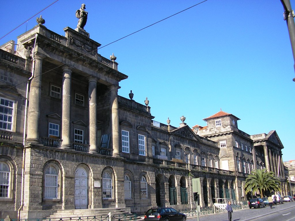 17/ When we came upon the powerfully beautiful Hospital Santo Antonio in Porto, I thought for sure it must have been converted into a museum or luxury flats. I went in and discovered that it’s still in use as a hospital today! Designed by John Carr, construction began 1770: