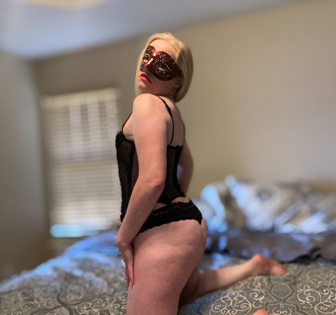 I may have to wear this out and about this weekend. https://t.co/OUR64clXq0