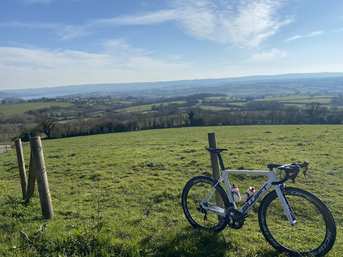 WBjergfelt's tweet image. Mega #soloride over the Mendips this afternoon on one of the best handling bikes be ever ridden @swiftcarbon #Hypervox #Scopewheels @ContiTyres @4iiiiUK @fizikofficial  @SwiftProCycling