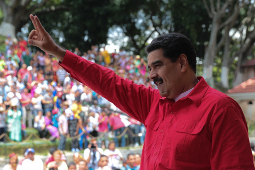 PartidoPSUV's tweet photo. Estamos orgullosos de tener a un hermano valiente, digno hijo de nuestro Comandante Chávez, enfrentando con gallardía los bloqueos y sanciones criminales del gobierno de EE.UU. ¡Saldremos adelante y al final NOSOTROS VENCEREMOS!

@NicolasMaduro
#MaduroValentíaYDignidad https://t.co/OUOo0AzFdm