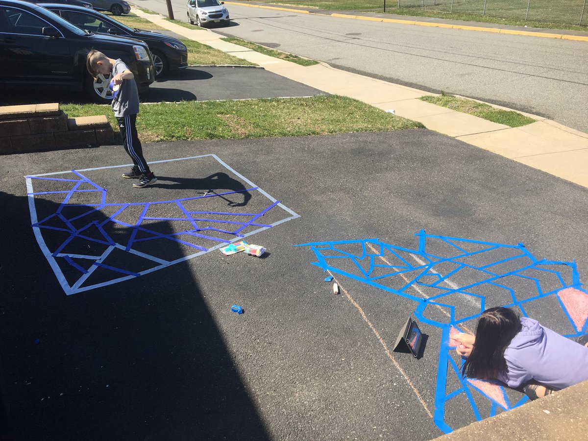 KandyKakesNJ's tweet photo. #chalkday for @prpanthers9 #spiritweek #chalkart #ChalkYourWalk #homeschool #QuarantineLife #corona2020 @LiveKellyRyan #krvirtualschool https://t.co/8w26Nszkxl