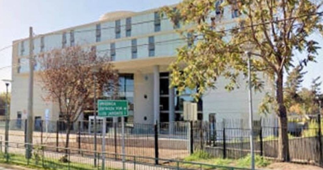 Denuncian que Ñuñoa ofreció gratis al Gobierno las instalaciones de su clínica comunal de dimensión similar a Espacio Riesco 👉 bit.ly/39hW9Gl