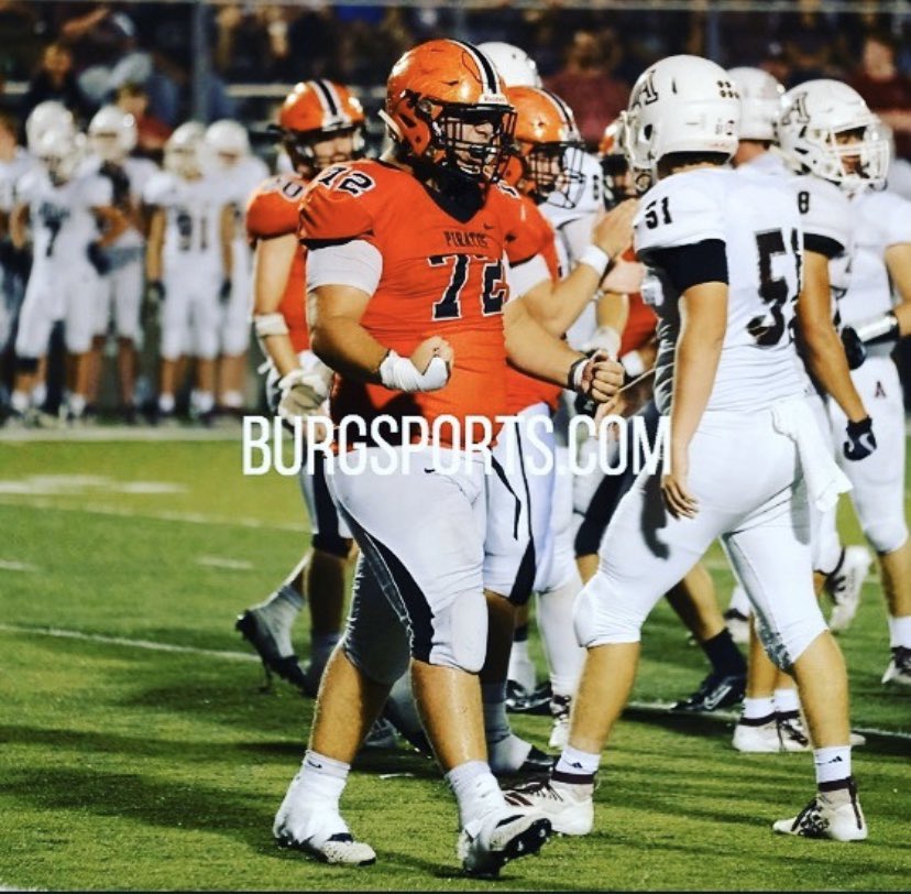 blake_2133's tweet photo. If you are a football person please join the challenge of posting a football photo. Just one picture, no description. Please copy the text in your status, post a picture, and look at some great memories/pictures https://t.co/Fxcr4agQHa