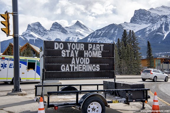 pphotodog's tweet photo. Town of Canmore declares State of Local Emergency. Asks all visitors to stay away. photo by https://t.co/7f2opR4pWP https://t.co/wNinrAv56O