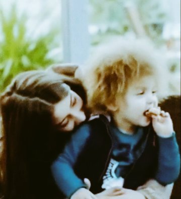 yosungozludev's tweet photo. Bazılarının yüreğe iyi gelen bir yanı
vardı, armağan gibiydiler❤️💫
Nasıl özledim... 🤧🤗🥰
#HazalKaya #ÖmerSevgi
#BizimHikaye #Elibollar https://t.co/rtaCUDCpox