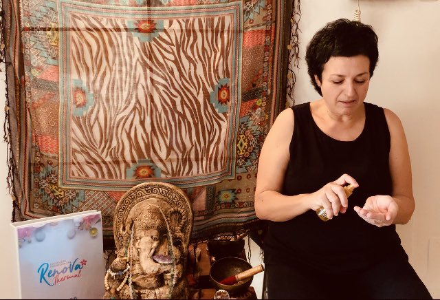 renovathermal's tweet photo. Feliz de grabar una serie de #VideosTutoriales de #Automasaje, para hacer más llevaderos estos días en casa🏠
“Mimos para cada día de la semana”
“ 7 Días 7 Masajes”
Hoy grabamos el Automasaje Facial
En breve estará listo el video🎥🎬
#debalconabalcon
#yomequedoencasa https://t.co/rcttqqqOLB