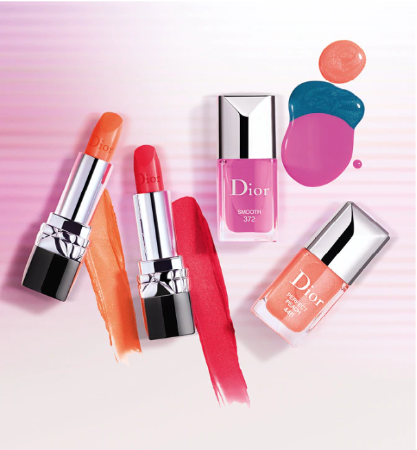 DressingBrands's tweet photo. Hi Spring! Peter Philips Director Creativo de @Dior Makeup, se inspira en las vibraciones musicales, la cultura pop y su paleta de colores para expresar esta era en la colección de makeup S/S20 llena de colores brillantes y mucho glow ¡La quiero! 💖🎵 https://t.co/LXjouVb7gS