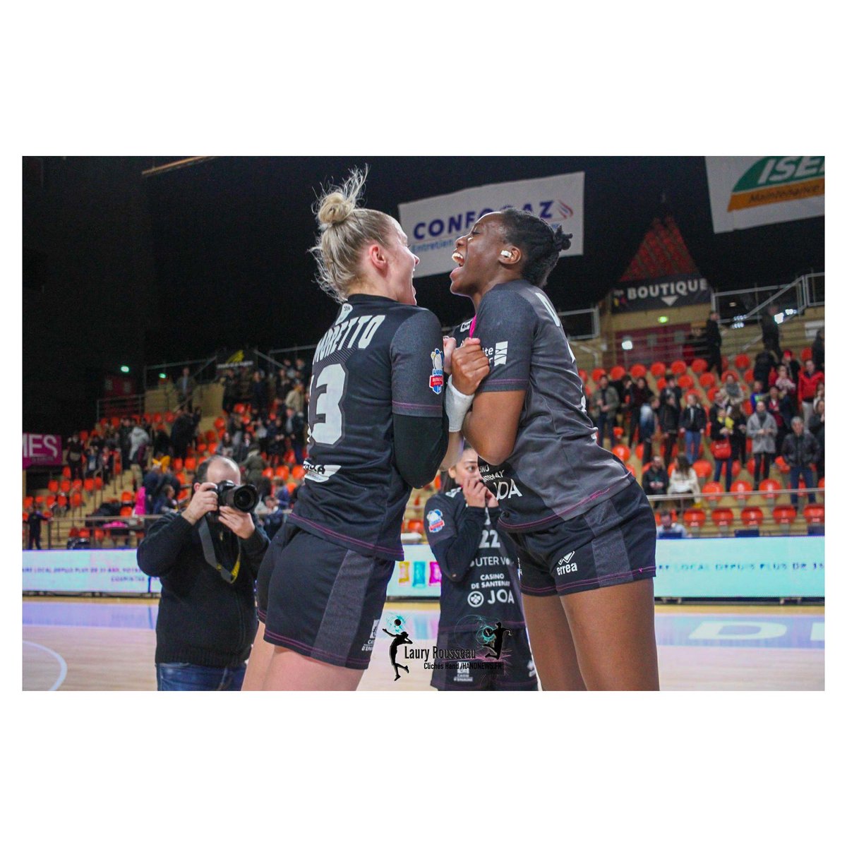 Handshake 🤜🏼🤛🏾
STEPS 1️⃣, 2️⃣, 3️⃣ &amp; 4️⃣

#handshake #jda #dijon #handball #mizuno #athlete #friends #smile #staypositive #wakanda