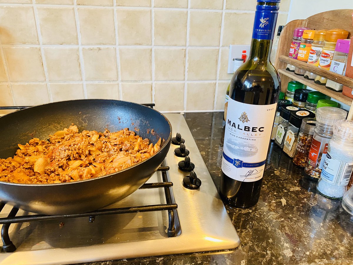 janetparton's tweet photo. Anyone else finding that theyโre adding wine to their food more than ever? I have the philosophy that if the bottle is open might itโs OK to have a little tipple too! ๐ท (makes me feel less guilty) #MidweekDrinking https://t.co/Fsfb6BAgTT