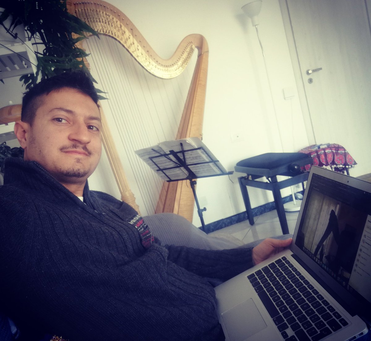 Antonio_Harpist's tweet photo. Let's be smart! Online harp lesson time!
.
.
.
.
.
.
.
#coronavirus #covid #covid19 #iorestoacasa #theshowmustgoon #musiclesson #harplesson #skype #onlinelesson #harpist #harp #harfe #harfenist #arpa #arpista #musician #traveller #lifeofamusician
#antonio_harpist https://t.co/QFxppF4G7a