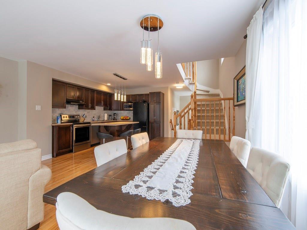 Solid_R_Realty's tweet photo. Welcome to this beautifully maintained corner lot, end unit town home! Enjoy this 3 bed, 3 bath open concept home with a fully finished lowered level. Offers being presented Tuesday March 31, 6pm #SRwelcomehome

🛏️ 3 Bed
🛁 3 Bath
📍 201 HIDDEN MEADOW AVE, Ottawa https://t.co/0nAvN3DVBZ