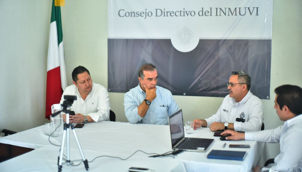 JorgeSalum's tweet photo. A través de una video conferencia con representantes de la @CongregacionMT, sostuvimos una plática a fin de establecer un convenio con el que podamos aumentar recursos para seguir siendo un #GobiernoAmigo y beneficiemos con viviendas a mayor cantidad de familias duranguenses. https://t.co/U9Jr9kbgZq