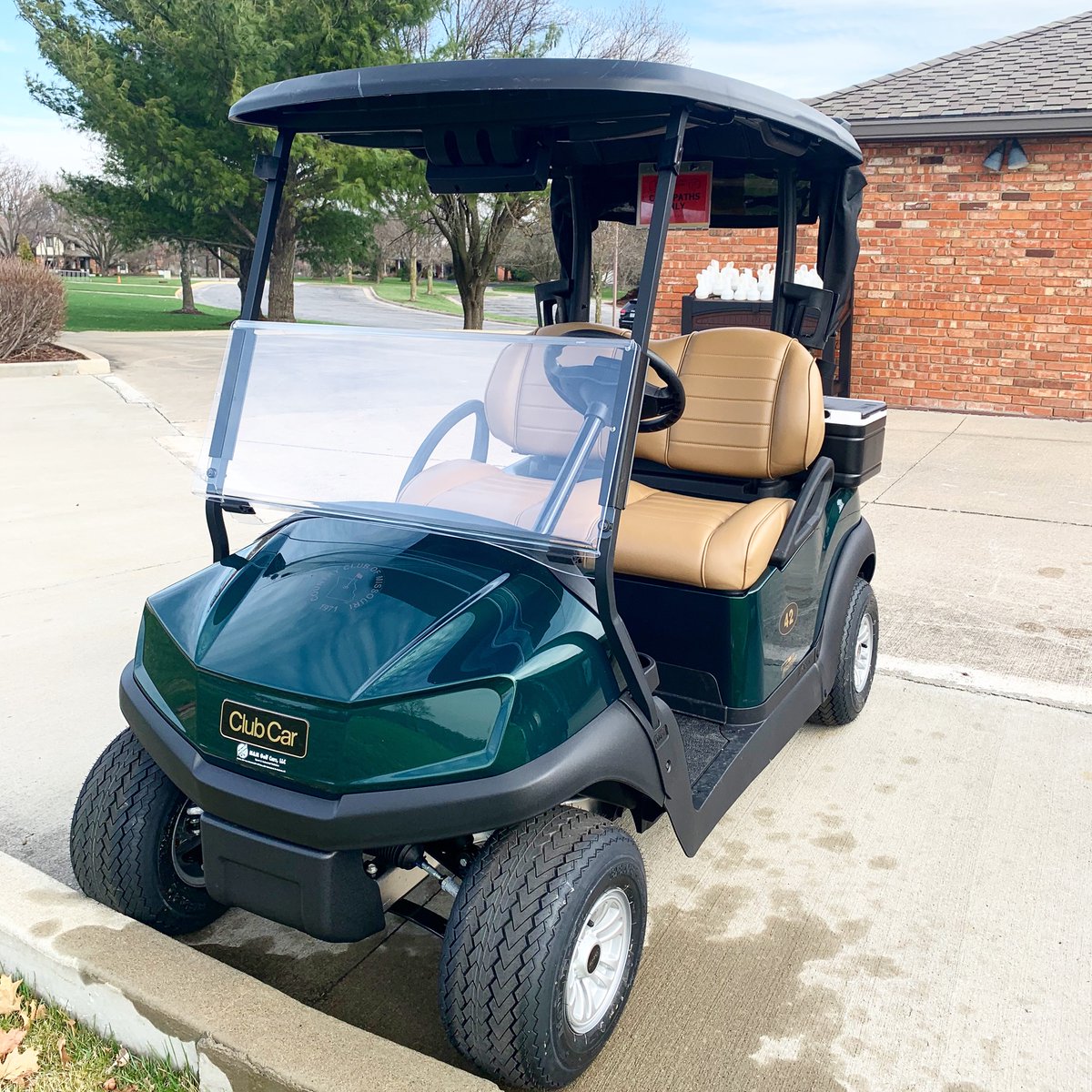 CCofMissouri's tweet photo. The new golf cart fleet is in! Featuring premium leather seats, GPS and lithium ion batteries. Take advantage of this amazing spring weather and the perfect place to social distance, your golf course ⛳️  #ccmo #countryclubofmissouri #socialdistancing #golf #columbiamo #como https://t.co/HzYQn2m7Lh