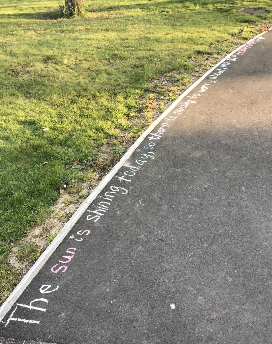 Lovely to see these positive messages on the pavements this evening! #COVID2019 #FeelingGood