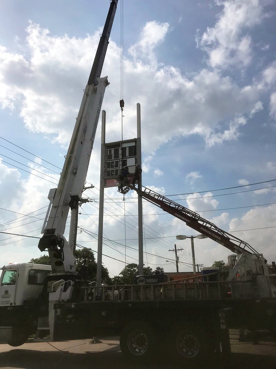 bakerssignstx's tweet image. Down with the old and in with the new out in Bellville, Tx. Great job crew. #signremoval #signinstallation #bestintexas