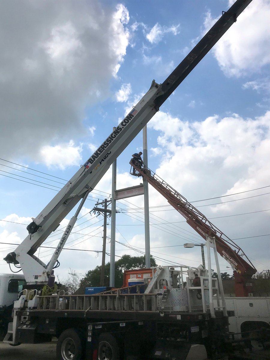 bakerssignstx's tweet image. Down with the old and in with the new out in Bellville, Tx. Great job crew. #signremoval #signinstallation #bestintexas