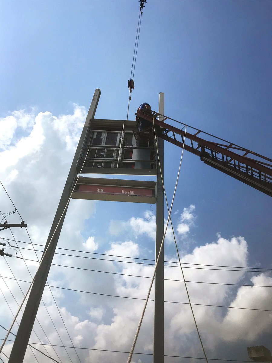bakerssignstx's tweet image. Down with the old and in with the new out in Bellville, Tx. Great job crew. #signremoval #signinstallation #bestintexas
