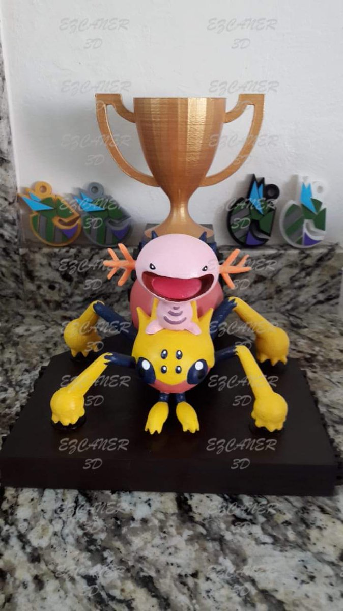 Ezcaner3's tweet photo. El mes tóxico.. y vaya que sí, pero eso no ha impedido a algunas comunidades mandar a hacer sus trofeos. 

Imagina estar en casa por la cuarentena y recibir tu premio por ganar un torneo virtual. No suena tan mal.

#CopaToxica #TrofeoPokemon #PokemonGo #PVP #Impresion3D #pokemon https://t.co/JPD9UThVLH