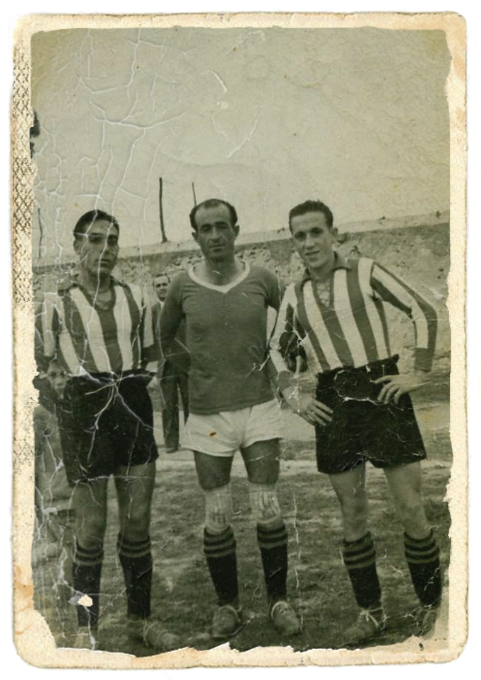 bullense_cd's tweet photo. BITACORA DE VIAJE: ORIGENES

La historia, cientos de páginas escritas, testimonios de alegrías y tristezas, los viejos gladiadores, los tacos de hierro, las botas Mayfield, los balones de tiento, los postes cuadriculados...el fútbol, en el máximo sentido de la palabra. https://t.co/1lBnUbaWFU