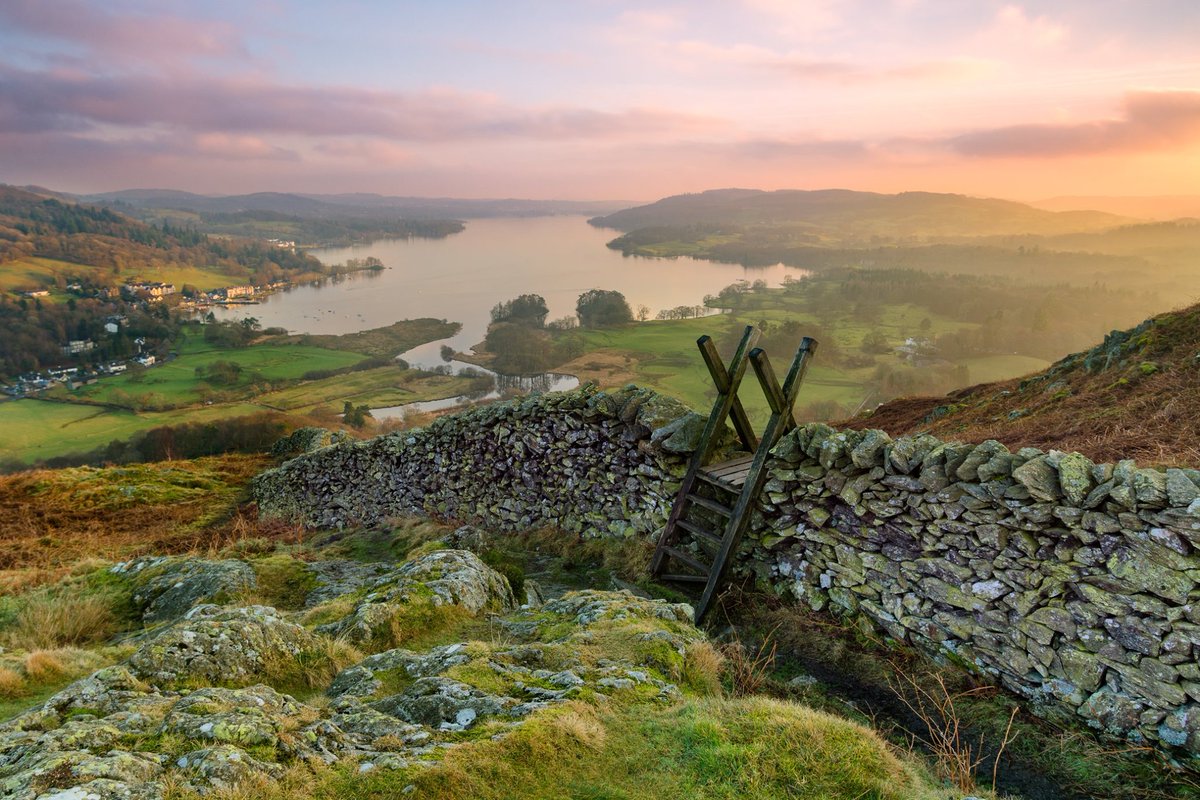 RothayGarden's tweet photo. Lake Windermere in early spring ☀️

... we'll be waiting for you when it is safe to return.

#comebacklater https://t.co/O7QoEkpANR