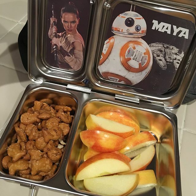 maxandotis's tweet image. Snack day! Apples and pretzle goldfish.

#planetbox #planetboxrover #planetboxlunch #planetboxlunches #maxandotisdesigns ift.tt/3bxDyYl