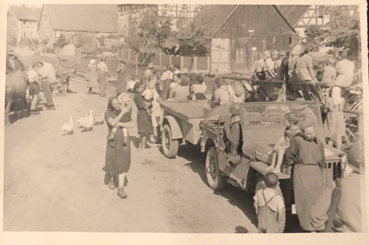 cvila_museum's tweet photo. #ErikaMann reiste 1945 durch die vielen Landstriche das besetzten Deutschlands. Das was sah sie prägten ihre Artikel. Aber wie sah das Leben auf dem #Land abseits der Trümmerstädte aus? Hier ein kleiner Einblick in die fränkischen Orte #Scheinfeld und #Sugenheim. https://t.co/nBdsBWiEOO