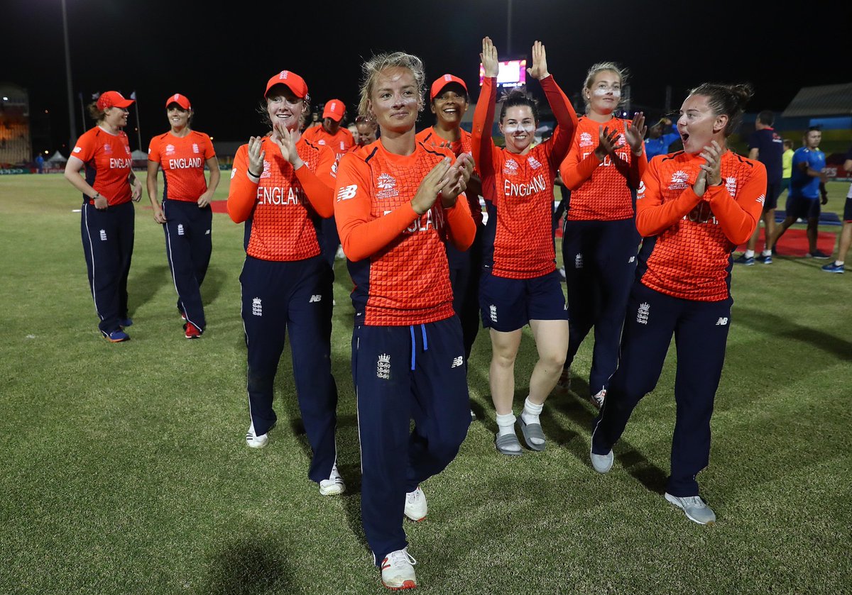 ECB_cricket's tweet photo. A huge applause for this country’s greatest champions 🏆🏥🩺 

We're so proud of everyone in the NHS and couldn't be more grateful for their bravery💕

A standing ovation from our England players and everyone at the ECB 👏

#NHSThankYou #ClapOurCarers #ClapForNHS https://t.co/XNEYAX0mjN