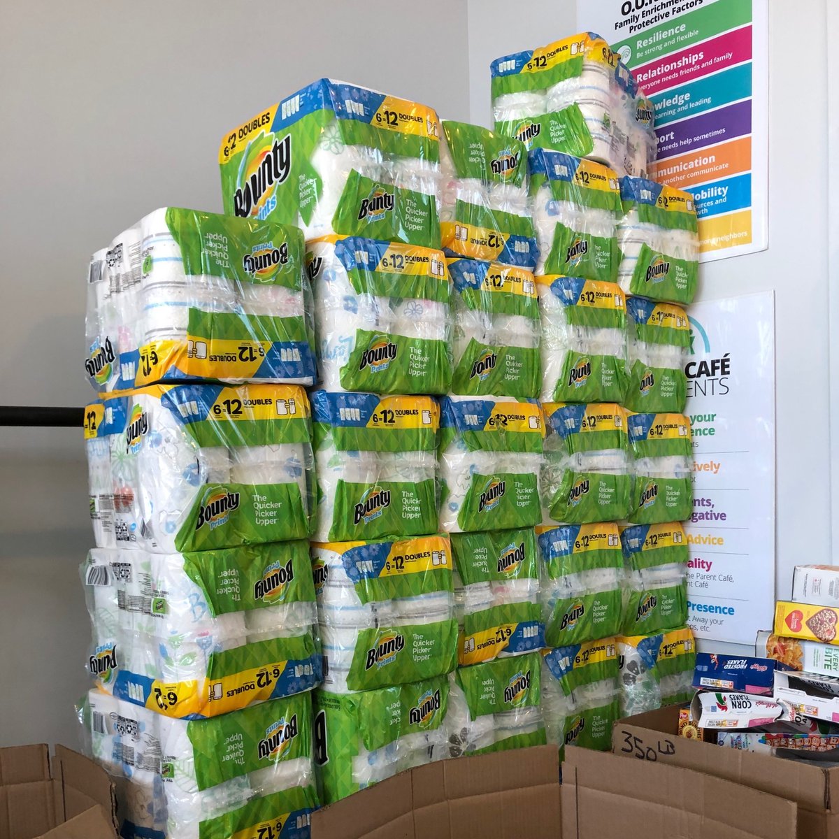 GrahamWindham's tweet photo. Carefully distributing supplies from the NYC Food Bank out of our FEC in Hunts Point today! Thanks to @ACSNYC @FoodBank4NYC for supporting our community. #COVID2019 #SocialDistance #GrahamGratitude https://t.co/MN2gpojMkh