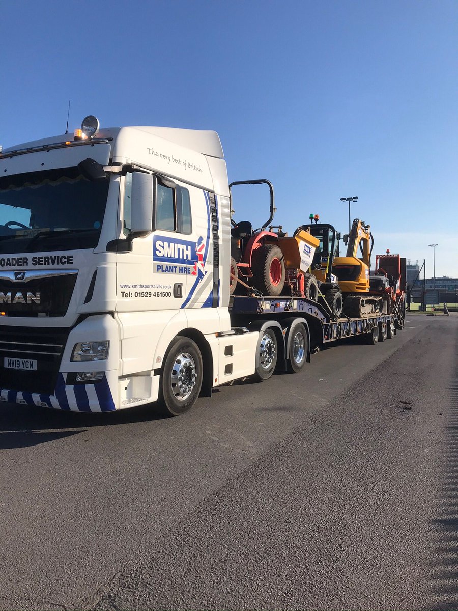 RussSmith_SC's tweet photo. Today’s load out of Plymouth #backonthetrucks #stillgotit @hire_smith #planthire #itswhatwedo #Heckingtonsbestkeptsecret #theverybestofBritish tidy 👌🏻 https://t.co/0pQ4AKpACP