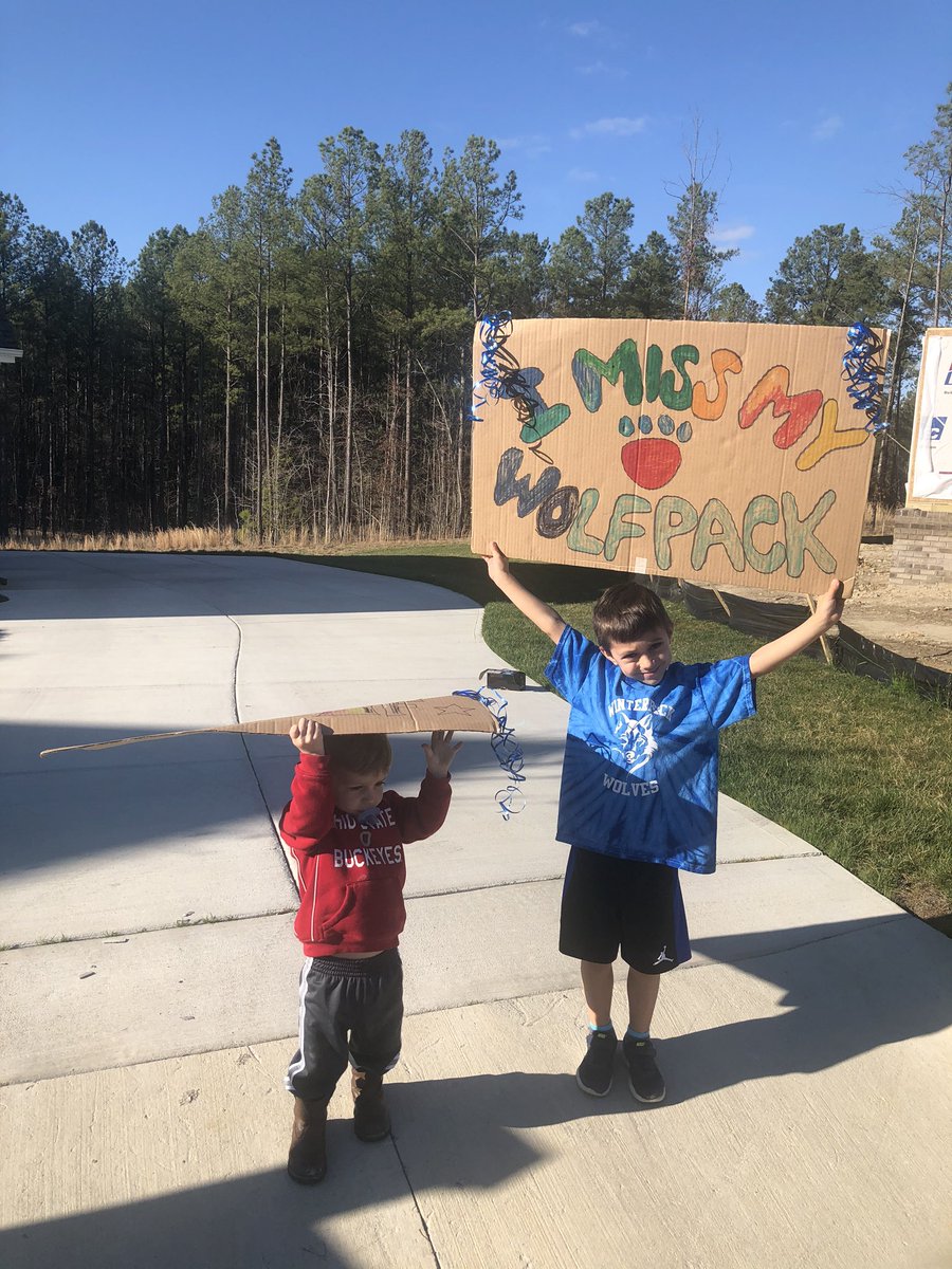 JulieGerber12's tweet image. We loved the parade! Thank you Winterpock teachers and staff for being so awesome!  @gerberheath2 @hokierammorris @WPESPrincipal @mr_baytop @Mr_SmallsMusic #imissmywolfpack #futurewolf