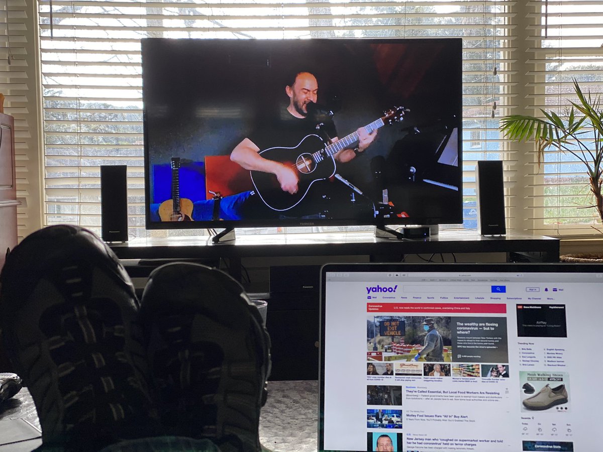 jaredapperson's tweet photo. Watching #DaveMatthews on @verizon #PayItForwardLIVE and it’s AMAZING!!! https://t.co/UMg2D3kcK9