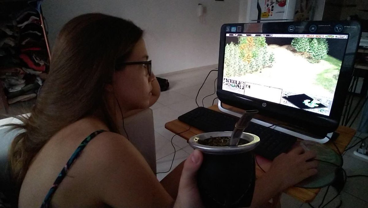 satc_era's tweet photo. Aprendi a jugar al #AgeOfEmpires #Conqueros y me volvi medio vicio, hasta que perdí 4 veces seguidas y me hinche las bolas. Hoy gané y ahora me gusta jugar de nuevo https://t.co/UTexxWiMKF