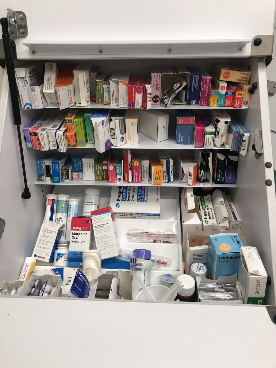 Ward29GH's tweet photo. Before : After - That’s better! 👍🏼😍 Using our time wisely &amp; getting some deep cleaning done whilst we can, on our night shift. @uhl_IPteam @Leic_hospital @ZoeKinsey_UHL #chlorclean #spickandspan #tidydrugtrolleytidymind https://t.co/Nlw3kzdbzv