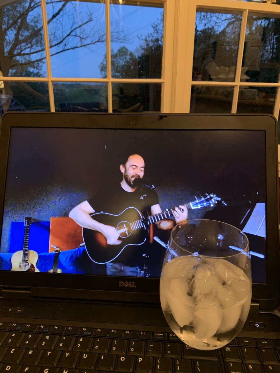 peytonrussell77's tweet photo. Dave can we do this every night?!?#PayItForwardLIVE https://t.co/VHbFuQ3xqa